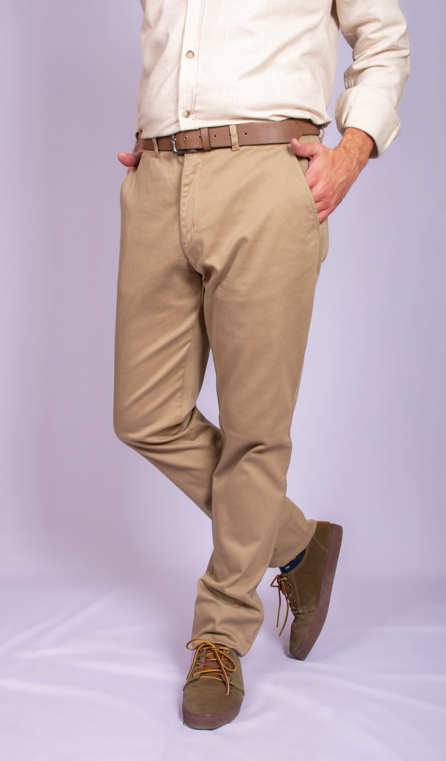 Pantalón chino camel Jaén - Imagen 3
